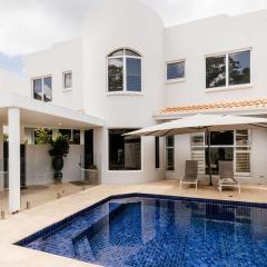 Lakefront Luxury Pool BBQ Mountain Views