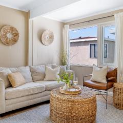 The Edgewater Condos by AvantStay Waterfront Views and Short Walk to Beach