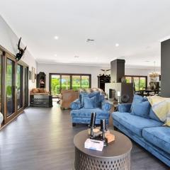 Black Cat Manor at B&W Estate