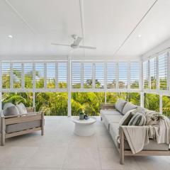 The Cheeky Palm - Beachy, enjoy a cheeky cocktail!