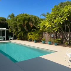 Tropical Pool Haven Minutes to Downtown & beaches