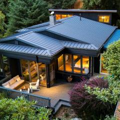 Coastal escape w balcony firebowl ocean views near Manzanita Sunset House by AvantStay