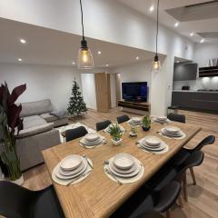 Luxury House, Great Location in Redditch - Contractors - Families - Groups - Relocators - Sleeps 9