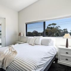 Fresh, Modern Escape, Minutes to the Beach