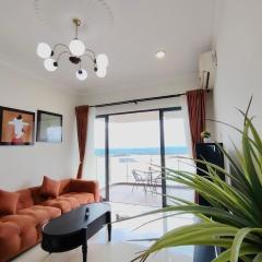 Danga Bay Beach-Side Family Getaway