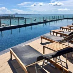 Base Central Pattaya Quiet King-Bed with Infinity Pool & Free Netflix!