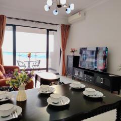 Danga Bay Beach-Side Family Getaway