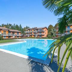 Blu Oltrelago Pool & Lake - Happy Rentals