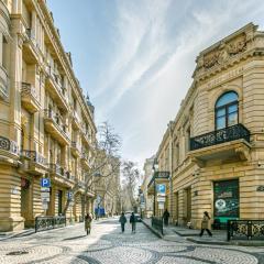 Luxury Fountain Square Apartment