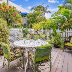 Key West Charming by AvantStay Communal Pool Gated Community Near Fort Zachary Taylor Park Week Long Stays