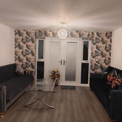 Hanley Haven 2BR 2BATH for Families and Groups Sleeps 8