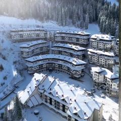 Весела Ваканция, Гранд Манастира Пампорово