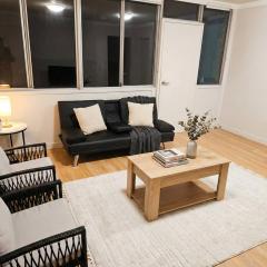 Huge 3Bed House and Backyard & 4 Car Park spaces and Near Parramatta