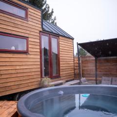 Tiny house s vyhřívacím koupacím sudem