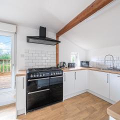 East Sussex rural hideaway with private hot tub & garden