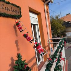 Casa Luzon, terraza-solarium con ducha y salon rustico