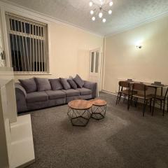 Stoke Work Stay - Contractors and Families - Sleeps 6