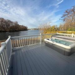 The Plush Pike - 10 Fishing Lake