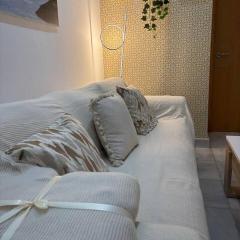 Bonito y muy fresco apartamento con patio privado