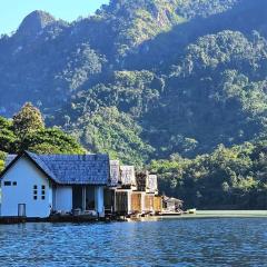 Ou river house villa