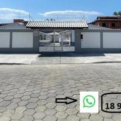 Casa de Praia Martim de Sá-700 metros - Com 05 camas -sendo uma de casal -02 vagas de Garagem e entrada individual- Roupa de cama -Ventiladores