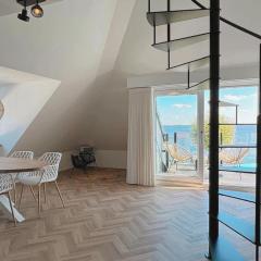 Lake House 10 - 4 Person Lake view apartment!