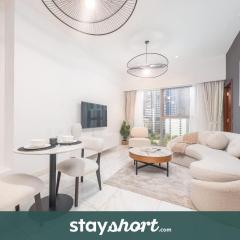 StayShort - Modern 1 Bed in Central Park Sleeps 2 with Pool