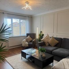 Quiet Location Business leisure Stay Near Theatre and conecting Roads