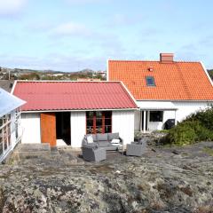 Spacious house near the sea in Skärhamn SE09149