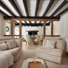 CottageSmart TV Playstation Dewsall Court 8mins