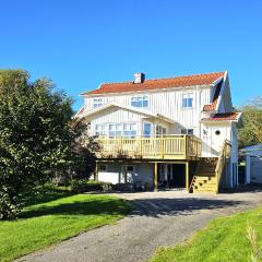 Family-friendly house close to sea & nature in Klövedal SE09145