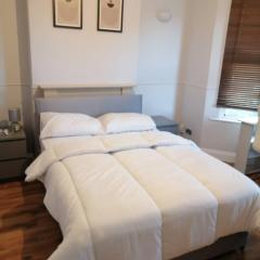 Dartford GreyChaise Apartment