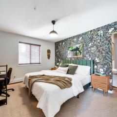 The Breakfast Club Suite - KingBed& AC - Patio - UG Park