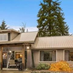 Sasquatch Sanctuary | Hot tub