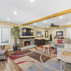 Bright 3BR Beach Condo Near Casino and Ole Hanson