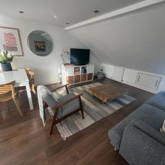 Cozy and Convenient Raynes Park maisonette