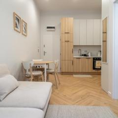 Dyrekcyjna Charming Apartment by BookingHost
