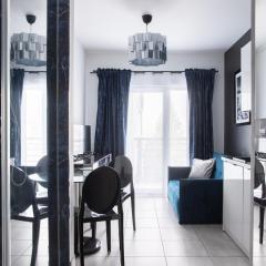 Nowoczesny apartament GLAMOUR Łódź z prysznicem pośrodku