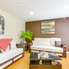 8 Mi to Detroit Zoo Family Home with Game Room