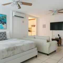 Modern Isla Verde Apt- Beach & Pool near Foxwoods