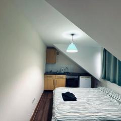 Pebbles Guest House - Flat 6