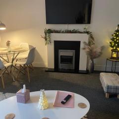 Central, Modern Apartment - Private Terrace - Dog Friendly