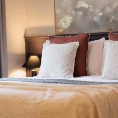 Peaceful Riverside Lodge Free Parking