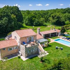 Villa Lipa for 8 persons near Pula with 41 m2 heated pool, beautiful garden, sauna & kids playground