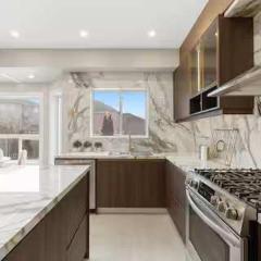 Navigate Stays Canada Luxury Hot Tub Retreat Home