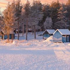 Odin Glass Cabin with Lake View