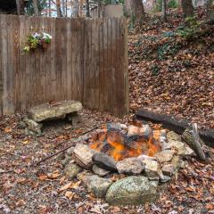 Lovely Family Riverfront Home Sleeps 4 with Water Views