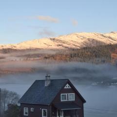 Lekerom & Barnekrybbe - Familiehus med panorama