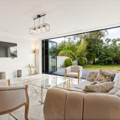 New! Trendy 5BR with Garden and Parking near Wimbledon