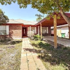 Spacious 4BR Near Riverwalk, Missions, Downtown San Antonio